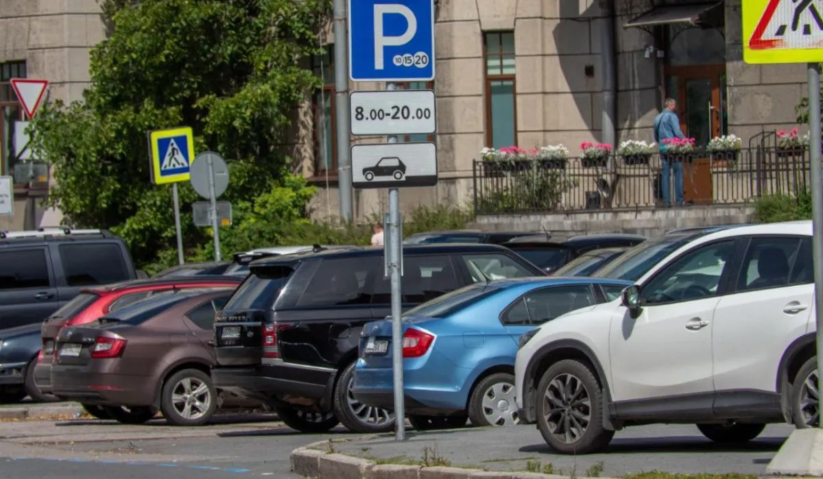 В Петербурге парковки сделают бесплатными