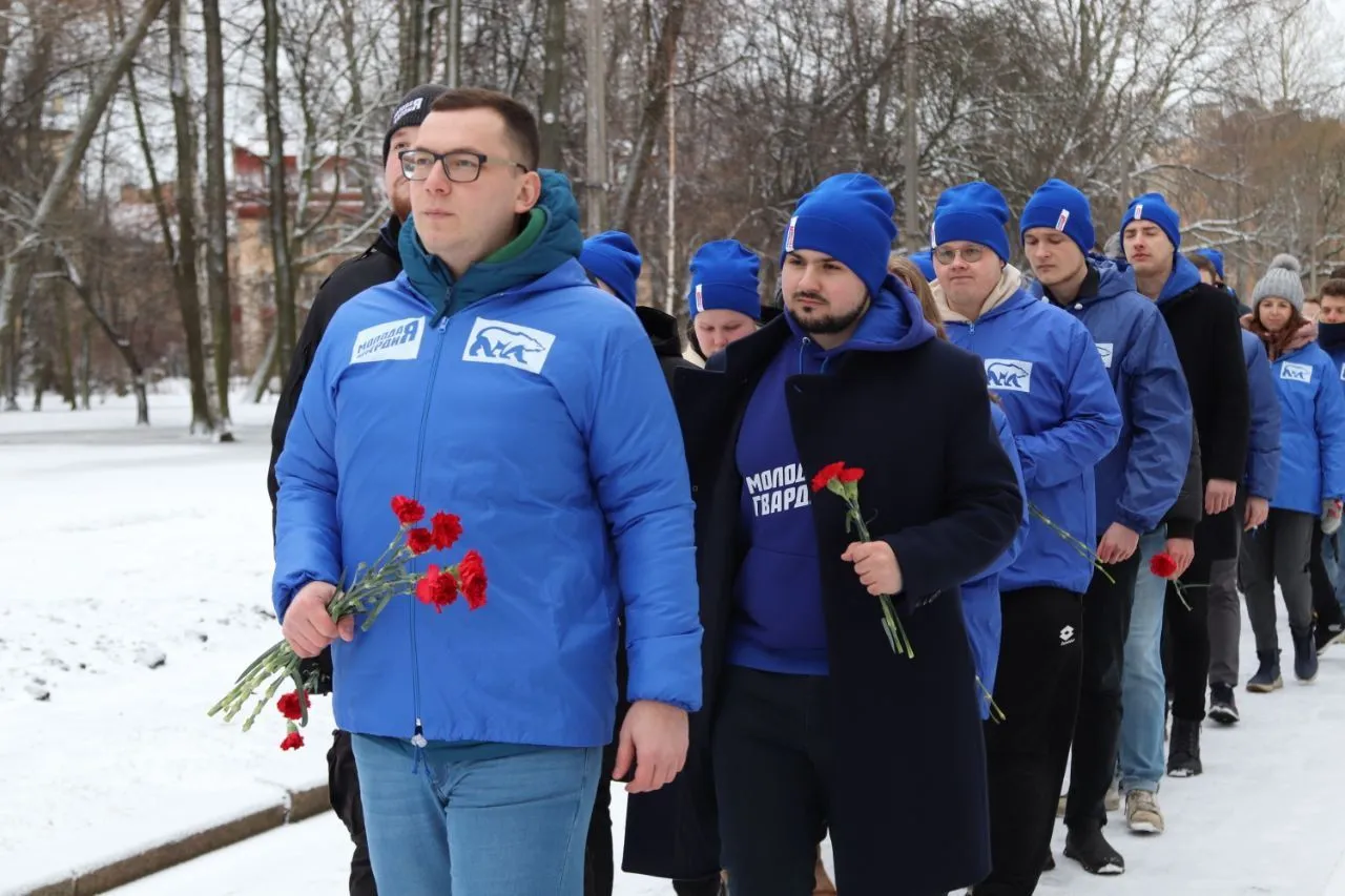 Петербургские активисты почтили память молодогвардейцев-героев Краснодона