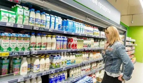 В магазинах Петербурга нашли фальшивое молоко