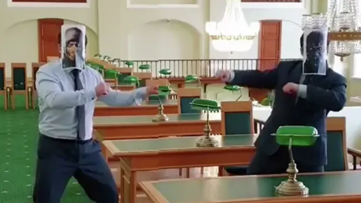 Причину драки в петербургской библиотеке объяснили в шуточном ролике