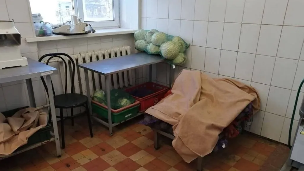 Грязные полы и ржавое оборудование: в Сети появились фотографии из Кадетской школы Павловска