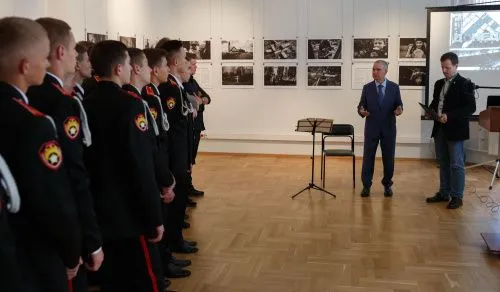 В петербургском музее Суворова открылась выставка «Пепел судеб. Донбасские хроники»