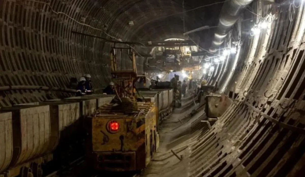 В Петербурге строительство первого участка «коричневой» ветки метро завершено наполовину