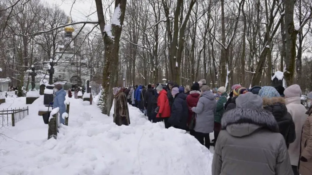 Беглов заставил петербуржцев ждать на морозе у храма в день Ксении Блаженной