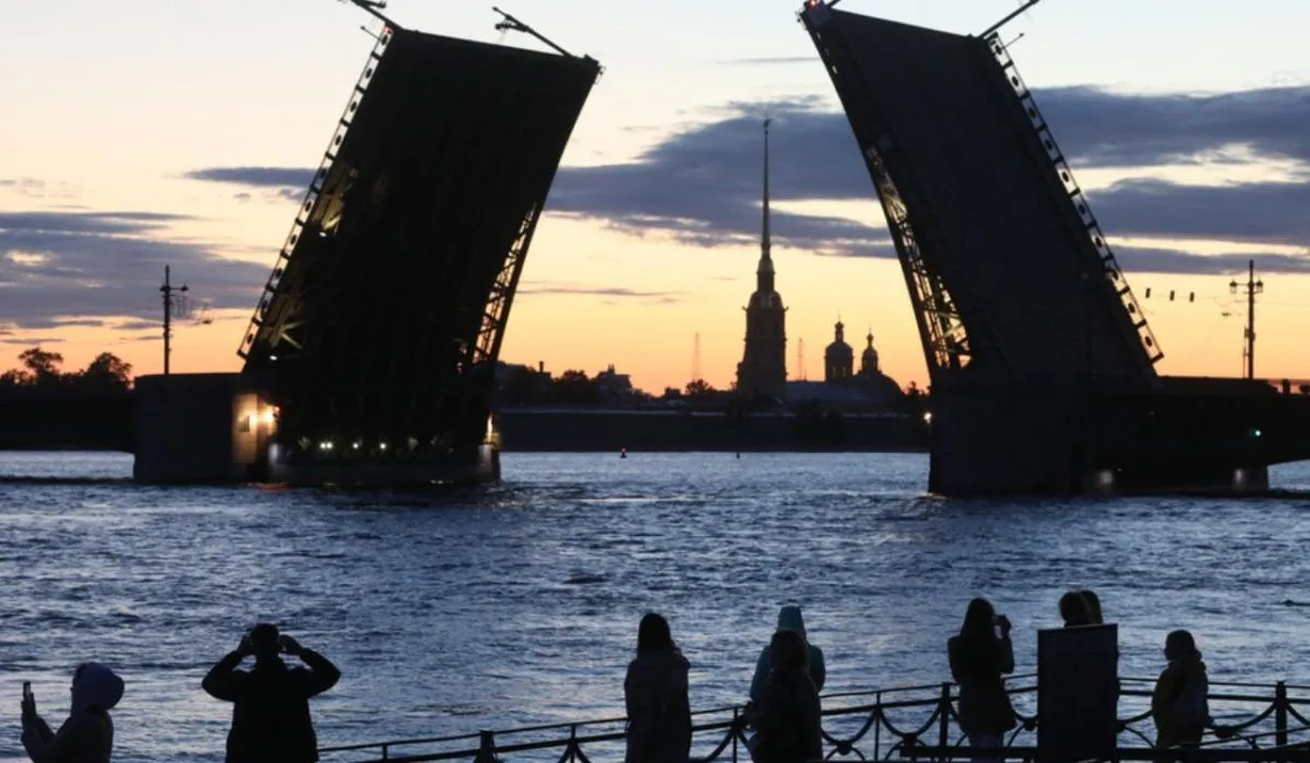 В Питере начинается сезон разводных мостов