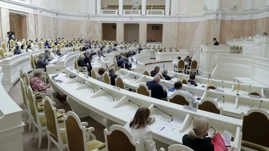 Депутаты Петербурга поддержали остановку реновации