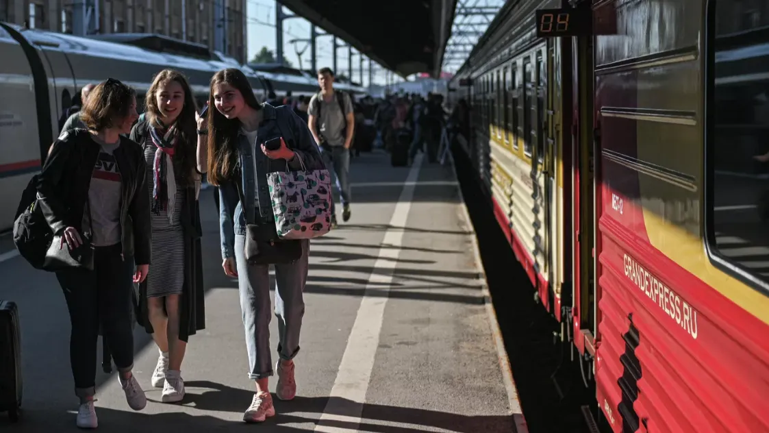 В Питер прибыл первый туристический поезд "Культурный Петербург"