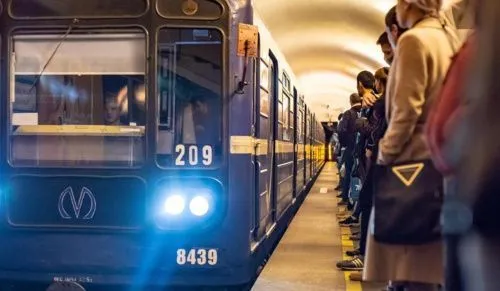 В Петербурге закрыли фиолетовую ветку метро