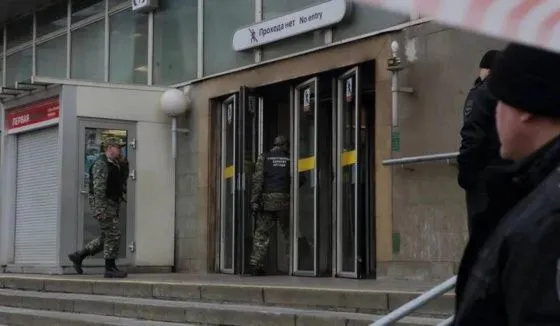 Станция метро "Сенная площадь" в Петербурге закрыта