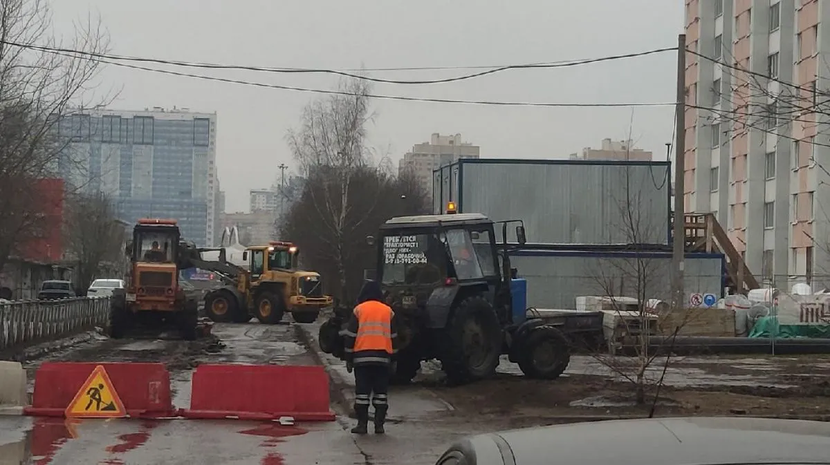 Цед устроил показательный «ремонт» Ситцевой улицы в Приморском районе
