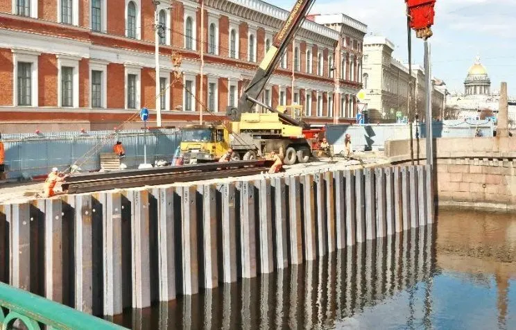 Питерский суд запретил ремонтировать набережную реки Мойки