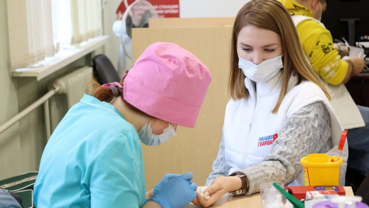 Молодогвардейцы Петербурга стали донорами крови