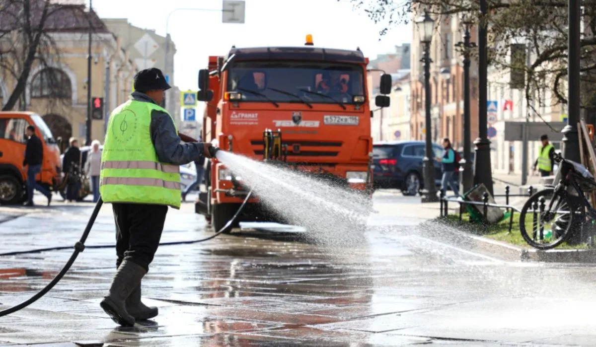 Жителей Санкт-Петербурга попросили оценить качество уборки городских улиц