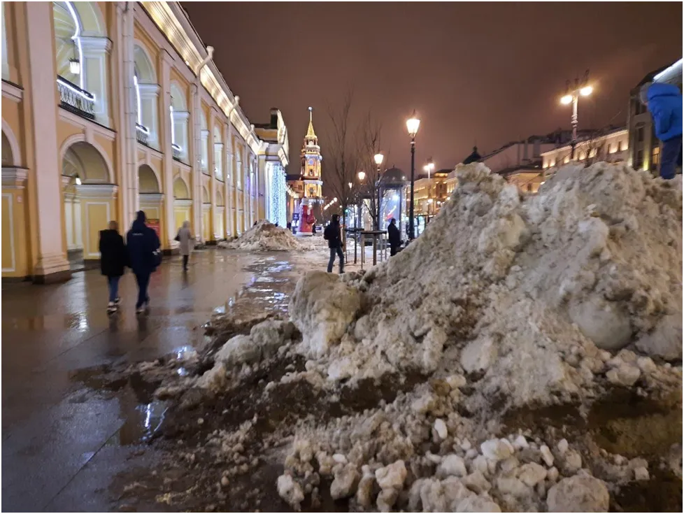 Снег на улицах москвы